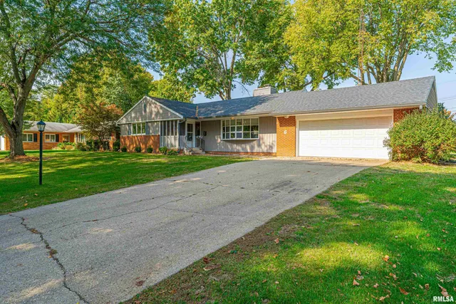$210,000 | 6 Meadow Lane, Lincoln, IL 62656