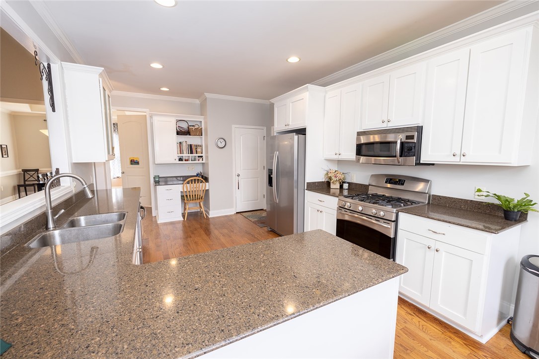 105 Edens Ridge Drive Six Mile, SC 29682 - Photo 3 of 48 Gallery Image 3