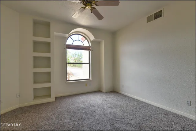 a view of a outdoor space with a garden