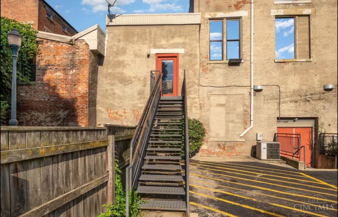 1417 Main Street, Unit 4 Cincinnati, OH 45202 - Photo 3 of 26