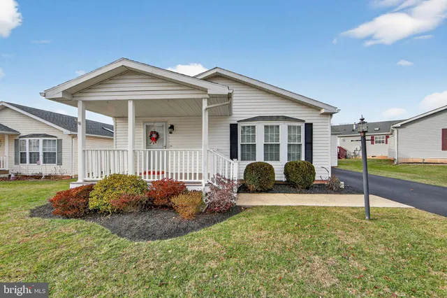 $215,000 | 405 Village Way, Royersford, PA 19468