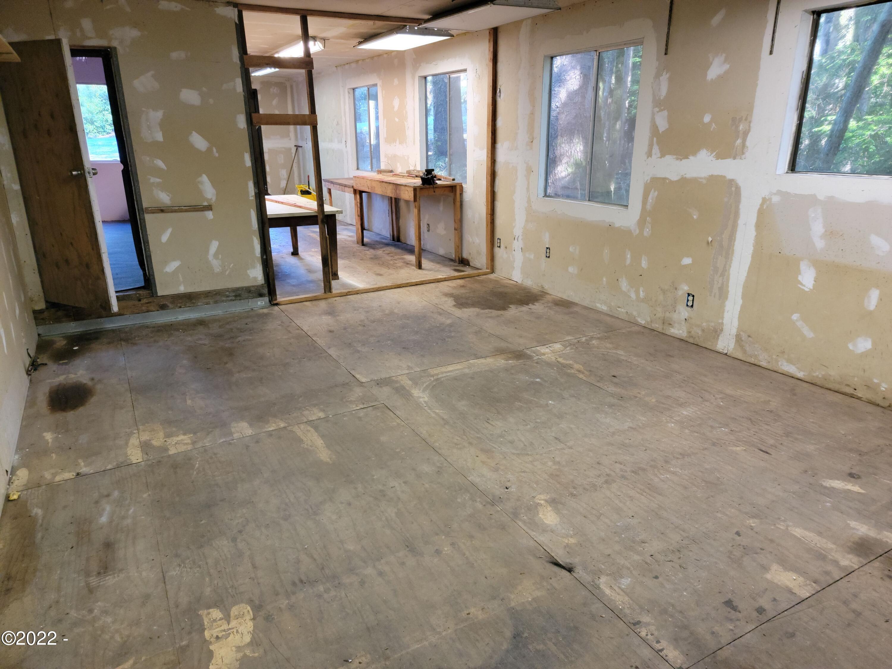 720 Collins Street Depoe Bay, OR 97341 - Photo 21 of 23 Shop Area
