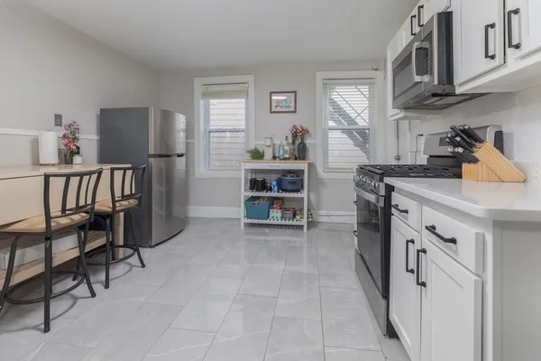 $3,800 | 69 I Street, Unit 3, Boston, MA 02127