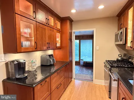 $1,395,000 | 5542 18th Road North, Arlington, VA 22205