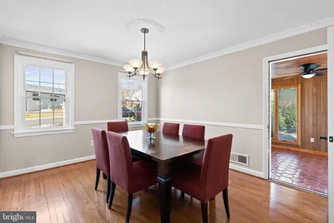 $1,395,000 | 5542 18th Road North, Arlington, VA 22205