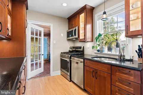 $1,395,000 | 5542 18th Road North, Arlington, VA 22205