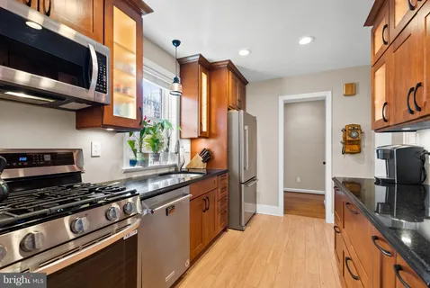 $1,395,000 | 5542 18th Road North, Arlington, VA 22205