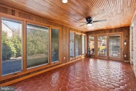 $1,395,000 | 5542 18th Road North, Arlington, VA 22205