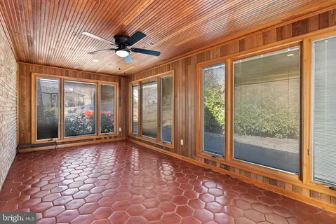 $1,395,000 | 5542 18th Road North, Arlington, VA 22205