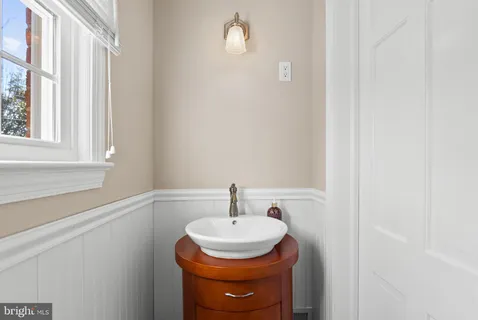 $1,395,000 | 5542 18th Road North, Arlington, VA 22205