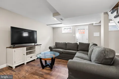 $1,395,000 | 5542 18th Road North, Arlington, VA 22205