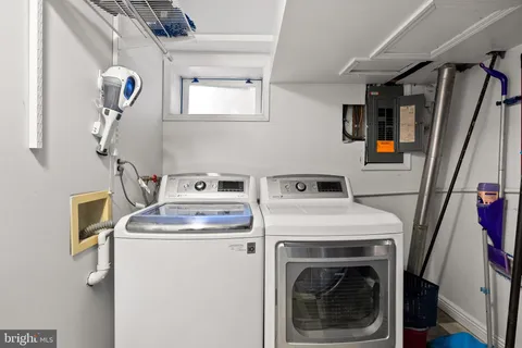 $1,395,000 | 5542 18th Road North, Arlington, VA 22205