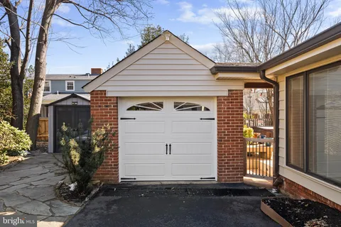 $1,395,000 | 5542 18th Road North, Arlington, VA 22205