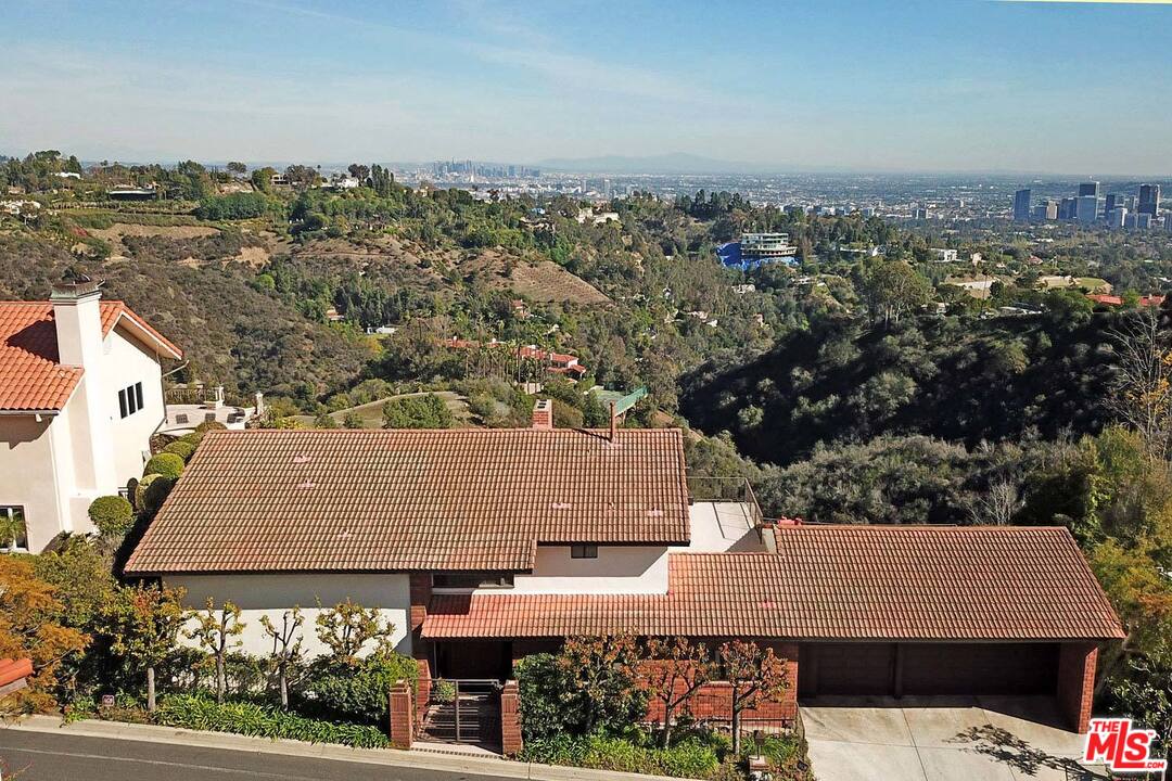 1266 Stradella Road Los Angeles, CA 90077 - Photo 3 of 39