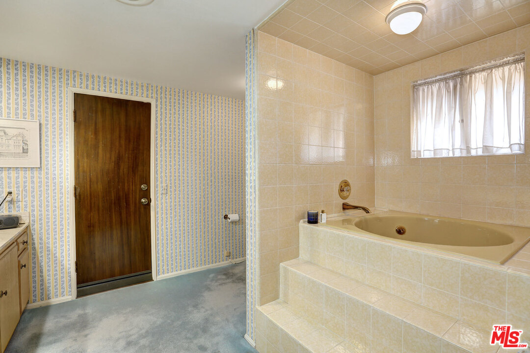 1266 Stradella Road Los Angeles, CA 90077 - Photo 22 of 39