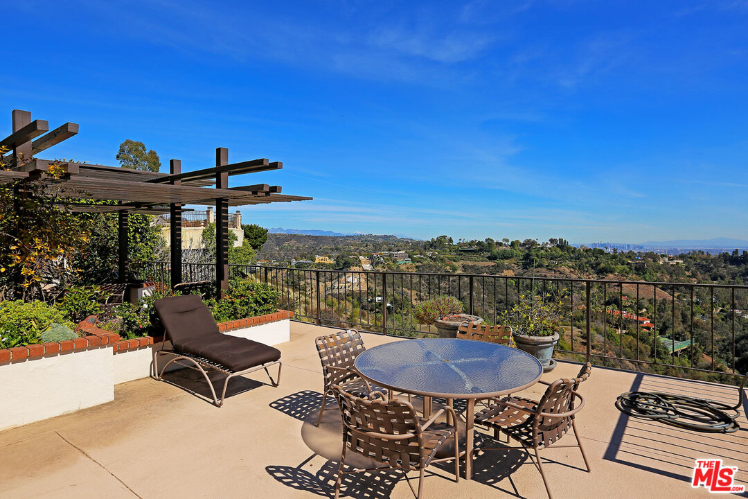 1266 Stradella Road Los Angeles, CA 90077 - Photo 29 of 39