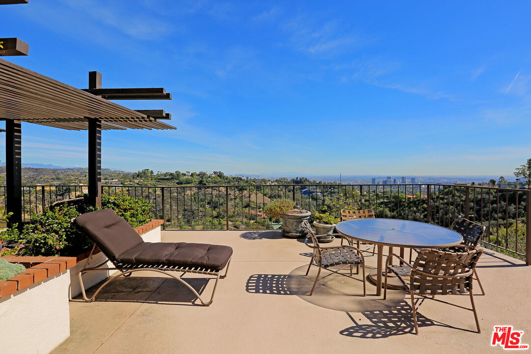 1266 Stradella Road Los Angeles, CA 90077 - Photo 30 of 39