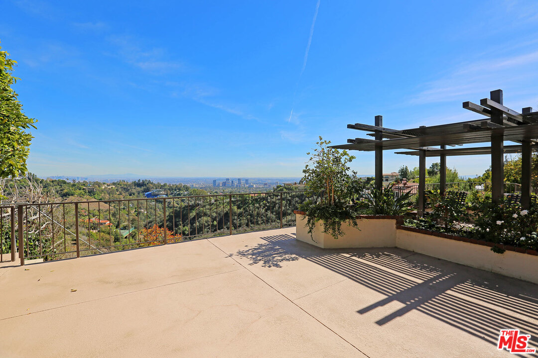 1266 Stradella Road Los Angeles, CA 90077 - Photo 31 of 39