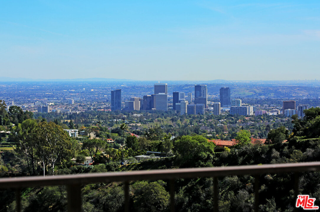 1266 Stradella Road Los Angeles, CA 90077 - Photo 34 of 39