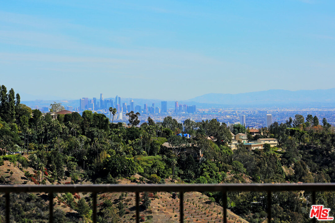 1266 Stradella Road Los Angeles, CA 90077 - Photo 35 of 39