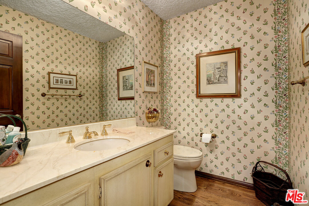 1266 Stradella Road Los Angeles, CA 90077 - Photo 8 of 39