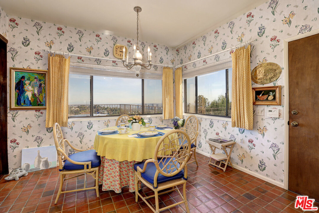 1266 Stradella Road Los Angeles, CA 90077 - Photo 9 of 39