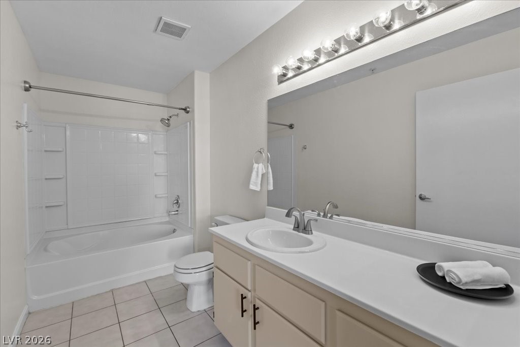 1881 West Alexander Road, Unit 1037 North Las Vegas, NV 89032 - Photo 19 of 31 A spacious primary bathroom attached to the primary bedroom.