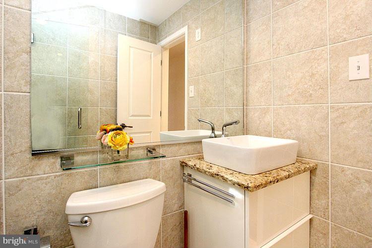 3038 R Street Northwest, Unit 2 Washington, DC 20007 - Photo 19 of 28 Bath