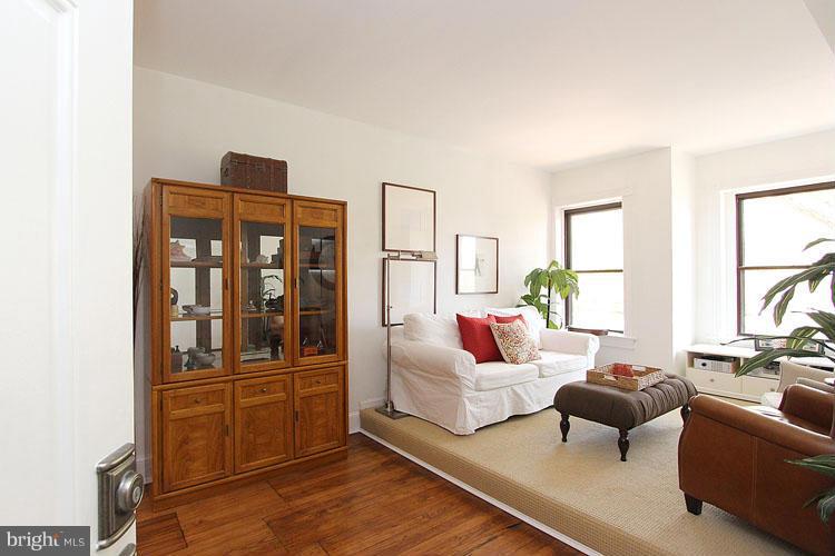 3038 R Street Northwest, Unit 2 Washington, DC 20007 - Photo 5 of 28 Living Room
