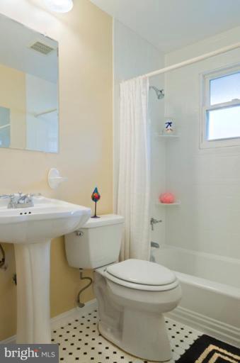 5402 Blacksburg Road Springfield, VA 22151 - Photo 14 of 20 Bath #1