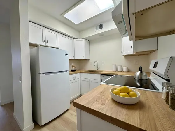 $229,000 | 1400 Sunflower Circle South, Palm Springs, CA 92262