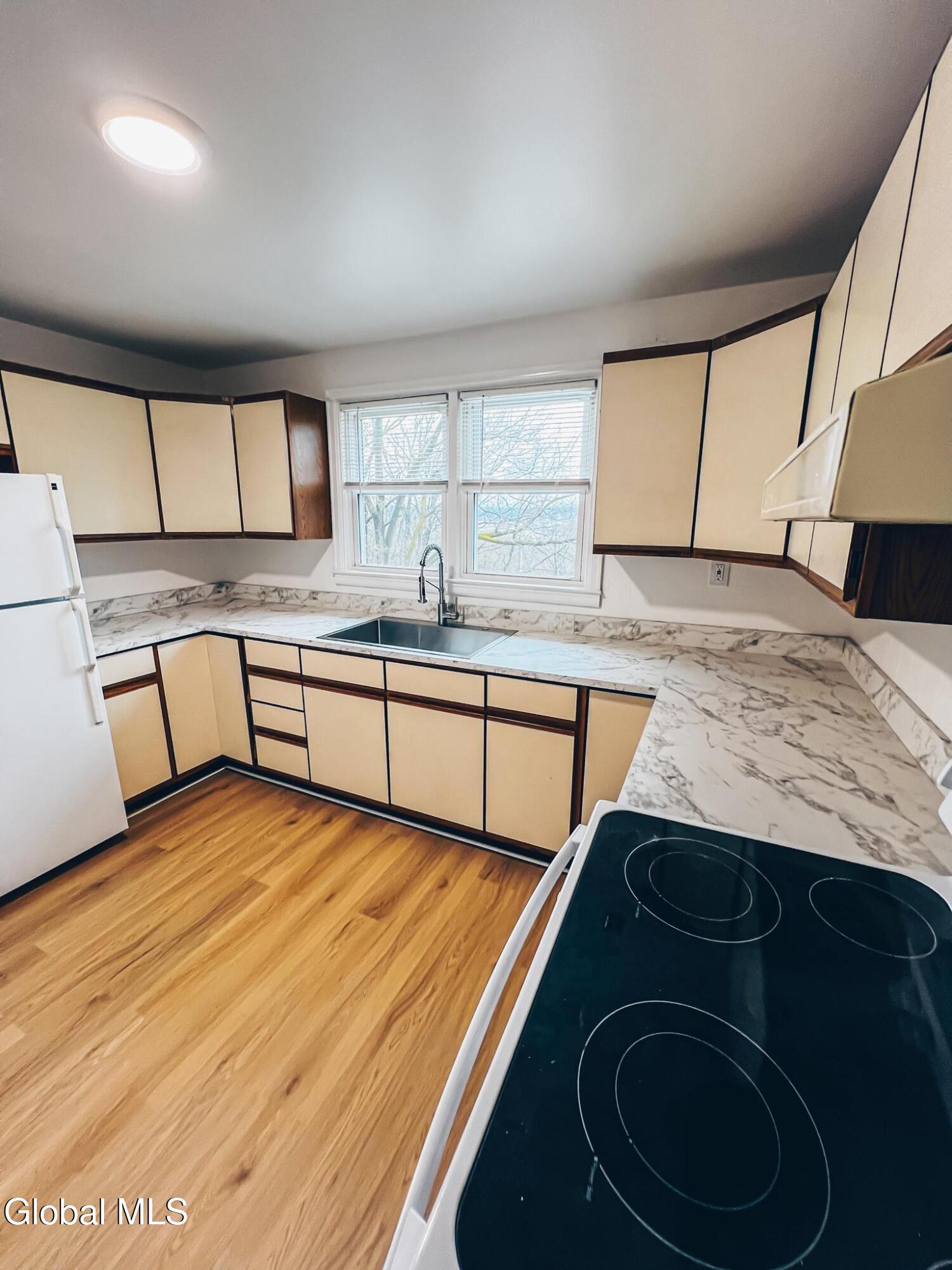 92 D Columbia Turnpike, Unit 3 Rensselaer, NY 12144 - Photo 11 of 12 10 - SMhtrZk