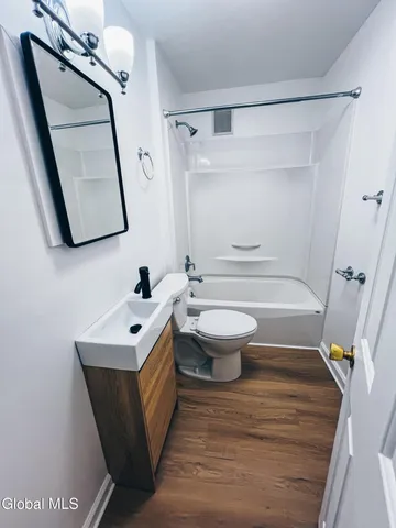 $1,275 | 92 D Columbia Turnpike, Unit 3, East Greenbush, NY 12144