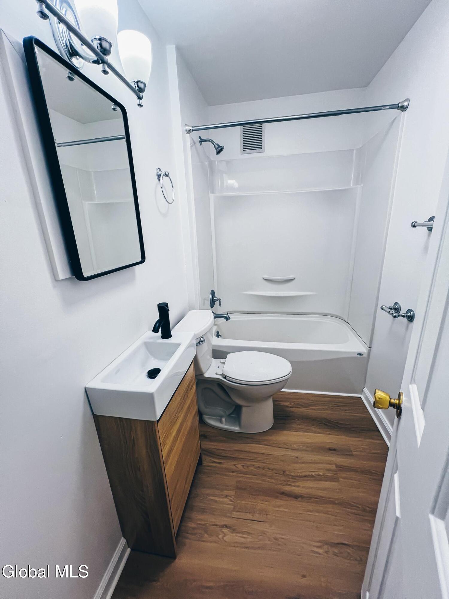 92 D Columbia Turnpike, Unit 3 Rensselaer, NY 12144 - Photo 8 of 12 7 - LWSiQYC