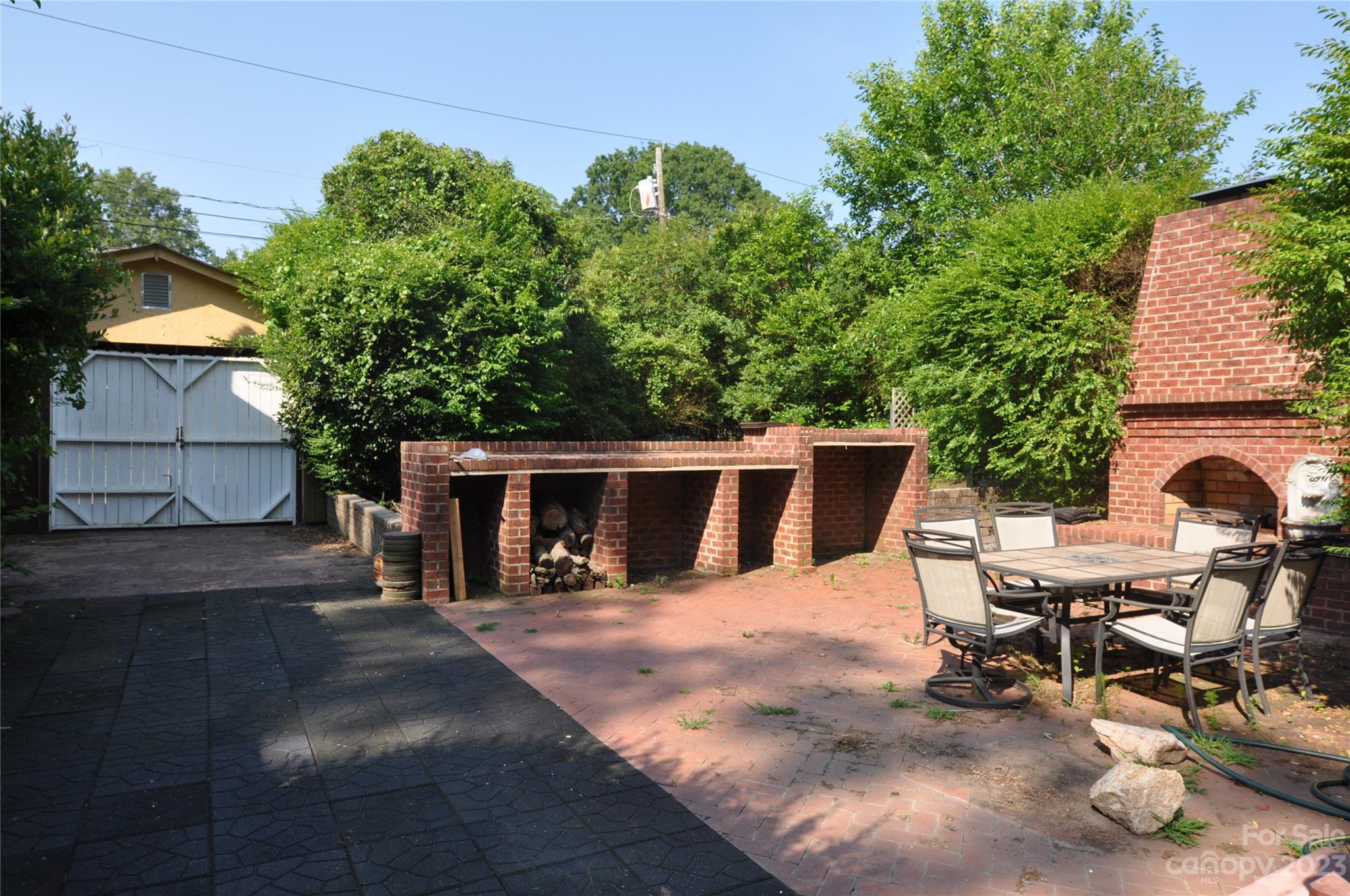 160 York Street Chester, SC 29706 - Photo 33 of 34 a view of a chairs and table in backyard