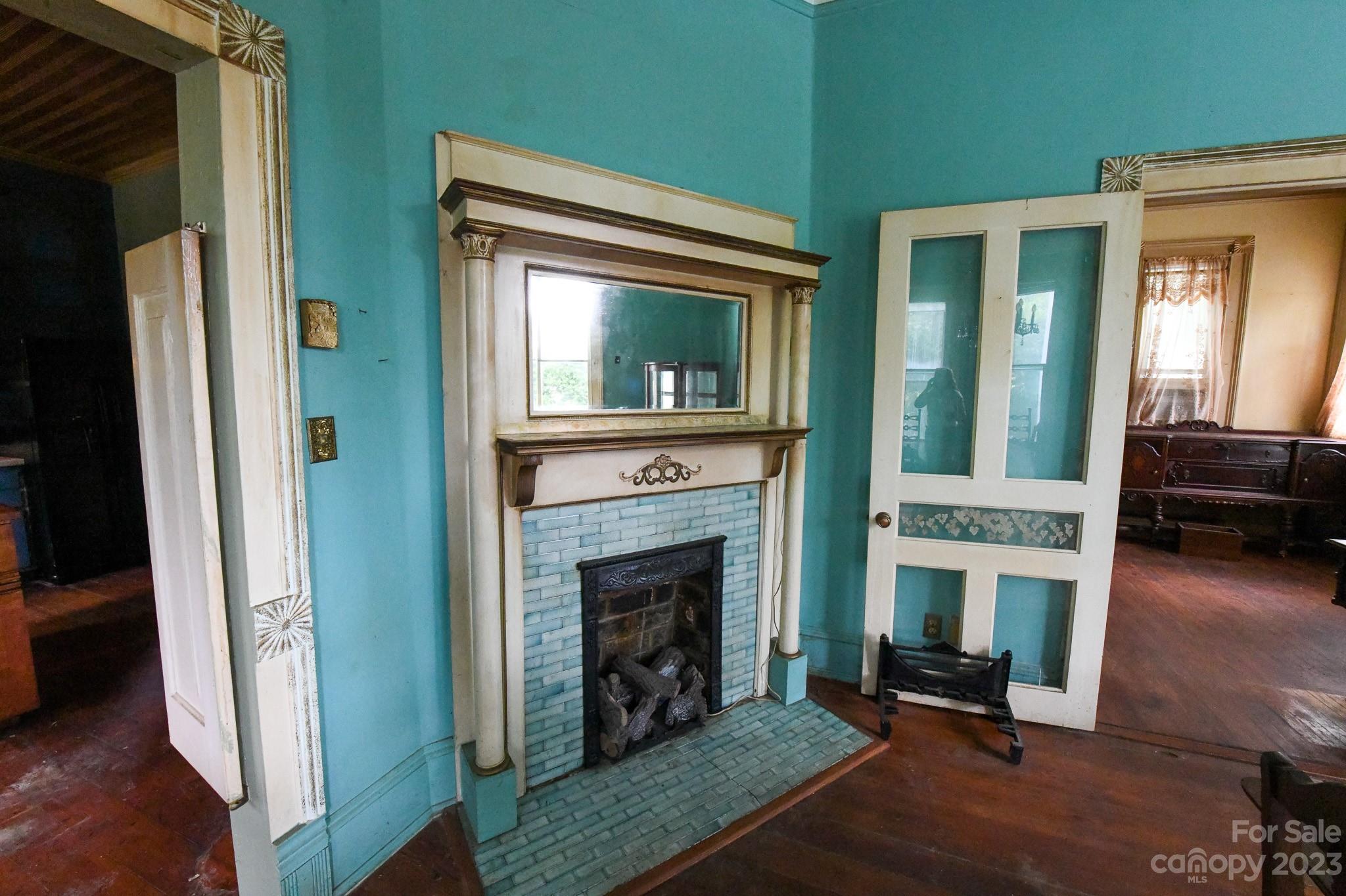 160 York Street Chester, SC 29706 - Photo 4 of 34 a living room with furniture and a fireplace