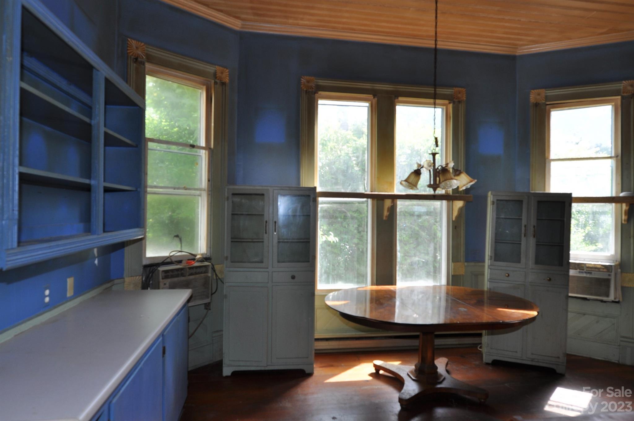 160 York Street Chester, SC 29706 - Photo 9 of 34 a room with window and furniture