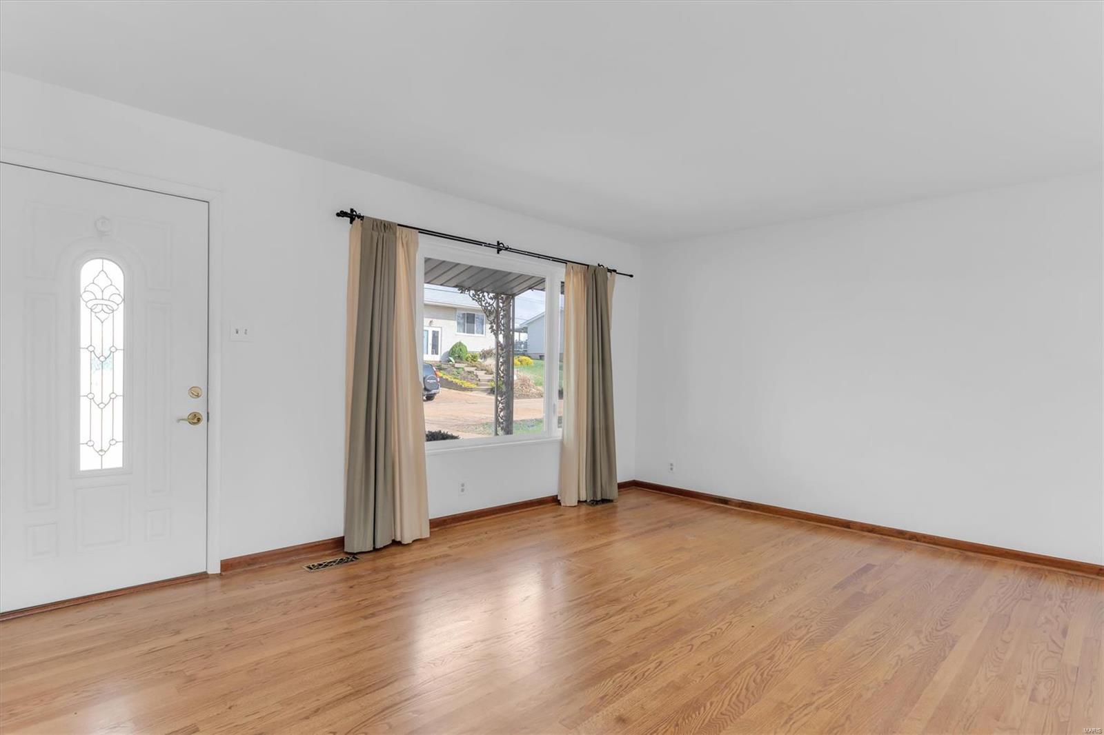 618 Robin Drive Arnold, MO 63010 - Photo 8 of 42