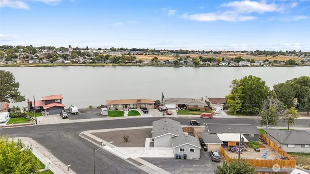 $325,000 | 906 South C Street, Moses Lake, WA 98837