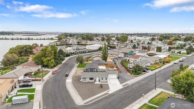 $325,000 | 906 South C Street, Moses Lake, WA 98837