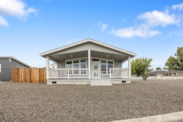 $325,000 | 906 South C Street, Moses Lake, WA 98837
