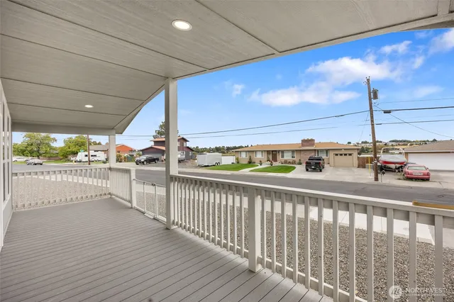 $325,000 | 906 South C Street, Moses Lake, WA 98837