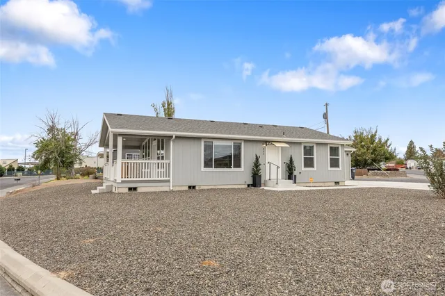 $325,000 | 906 South C Street, Moses Lake, WA 98837