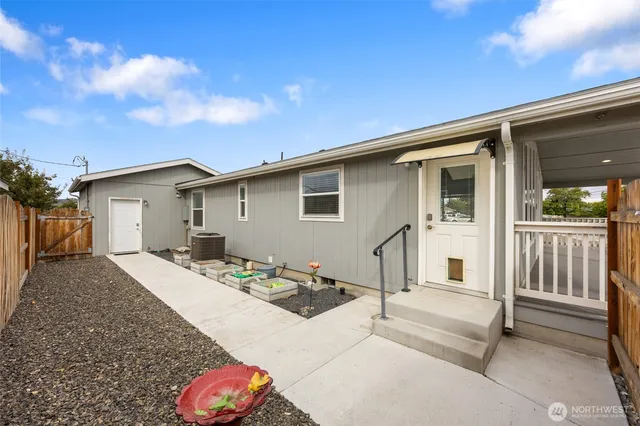 $325,000 | 906 South C Street, Moses Lake, WA 98837