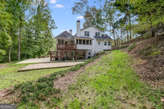 a house view with a outdoor space