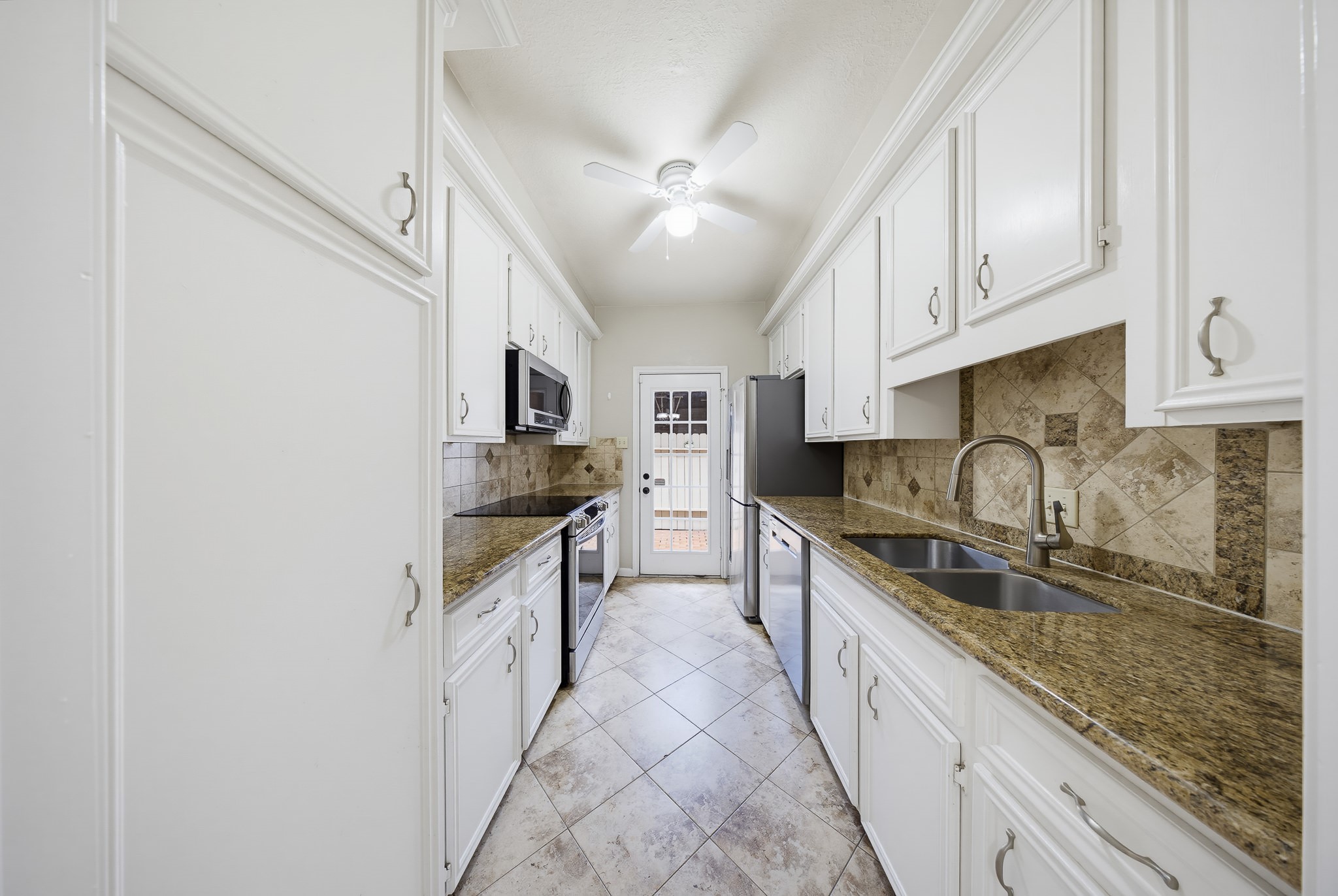 727 Bunker Hill Road, Unit 34 Houston, TX 77024 - Photo 3 of 38 The fully equipped kitchen along with its stainless steel appliances that are included with the lease.