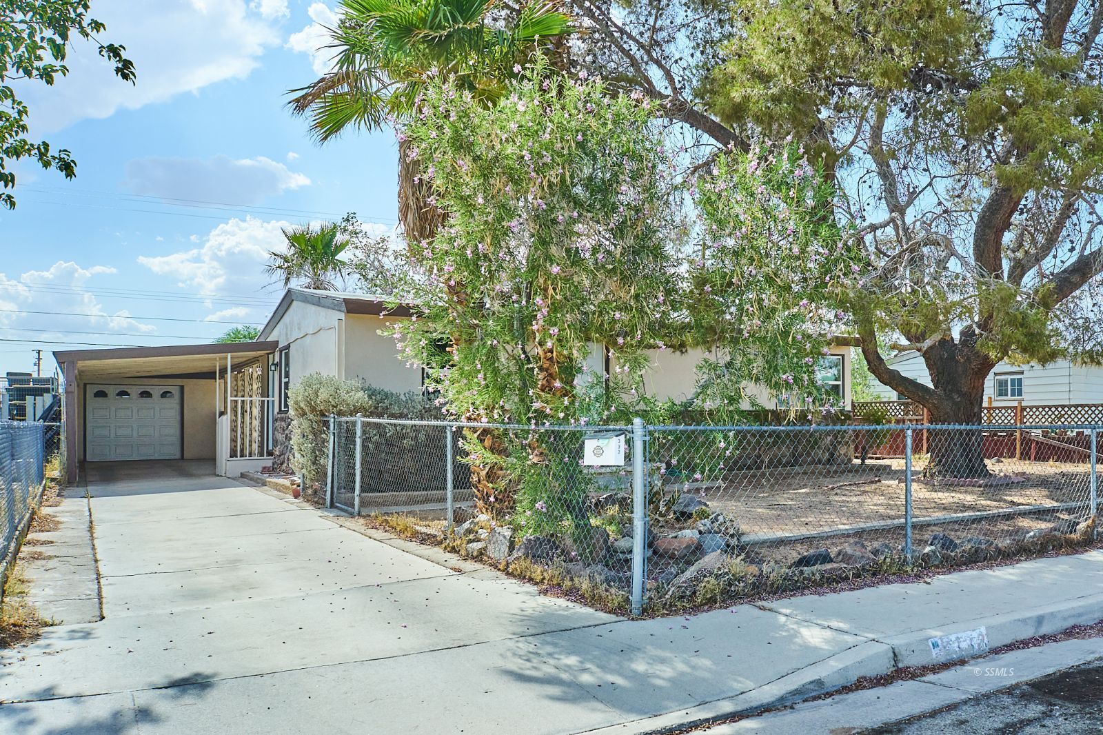 333 North Florence Street Ridgecrest, CA 93555 - Photo 2 of 30 a front view of a house with garden