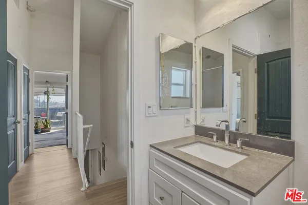 $520,000 | 907 North Inglewood Avenue, Unit 1, Inglewood, CA 90302