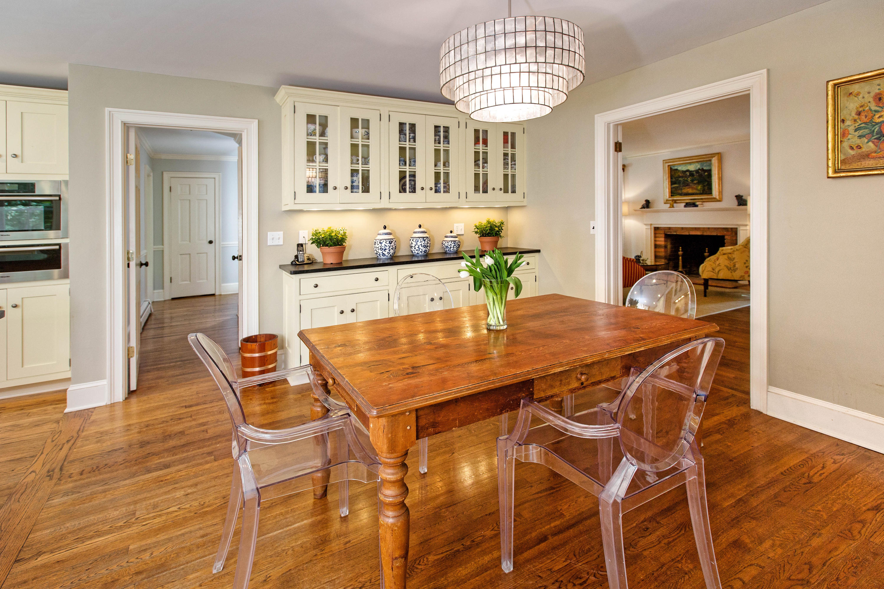 292 Briscoe Road New Canaan, CT 06840 - Photo 14 of 45 a dining room with furniture and window
