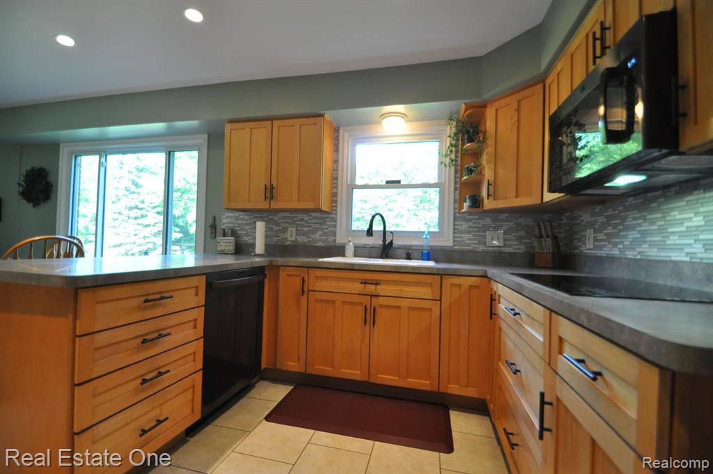 874 Bridgestone Drive Rochester Hills, MI 48309 - Photo 10 of 45